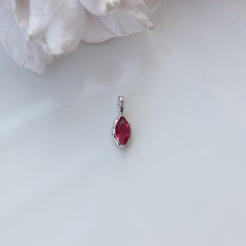 Подвеска Маркиз с малиновым фианитом, 14*5 мм, родий, П400