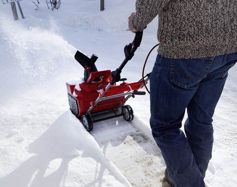 ЭЛЕКТРИЧЕСКИЙ снегоуборщик  SnowLine 46 E