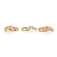 01О630375- Обручальное кольцо DOLCE VITA из желтого золота с бриллиантами в боковых вставках