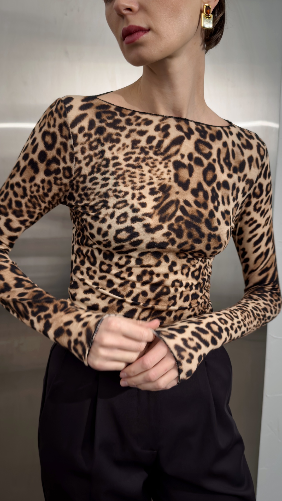Лонгслив с леопардовым принтом