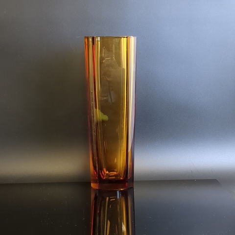 Ваза для цветов "Золотистая", автор Л.О. Югрен, цветное стекло янтарного цвета, ЛЗХС, винтаж СССР 1970-1980 гг