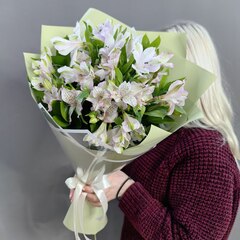 Букет с 7 сиреневыми альстромериями