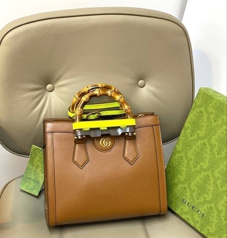 Коричневая сумка Gucci Diana маленького размера