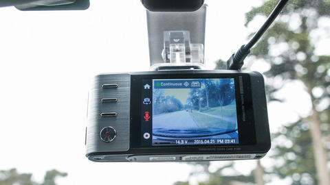 Автомобильный видеорегистратор Thinkware Dash Cam X500