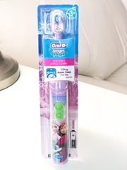 Электрическая зубная щетка  Oral-B детская (Frozen) + таймер в подарок