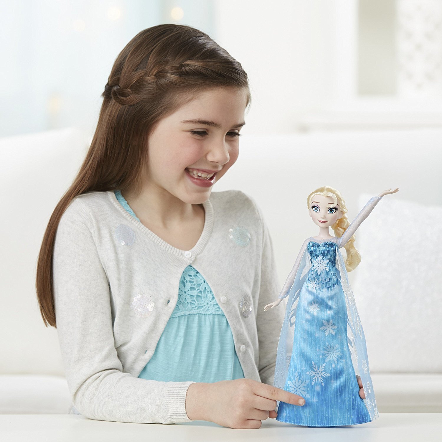 Кукла Эльза в платье со снежинками