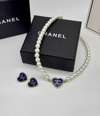 Колье из жемчуга с подвеской синее сердце by CHANEL