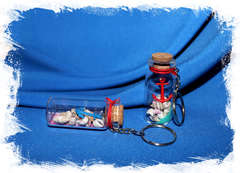 Брелок "Бутылочка с ракушками"