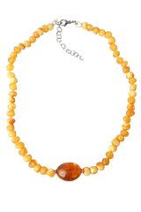 Чокер из матового янтаря с коньячной бусиной