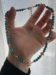 83236 - Колье-чокер в стиле LV с бусинами под бирюзу