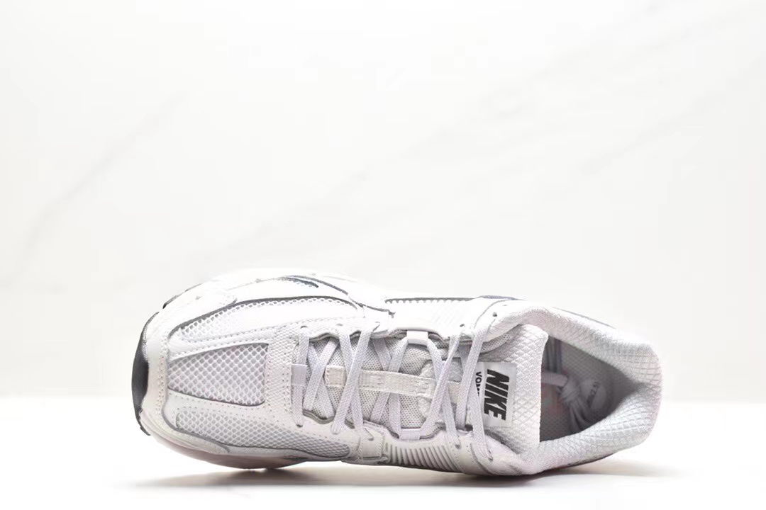 Nike vomero 5 sp white hotsell