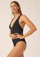 Купальник слитный с треугольными чашками Naturana 73431