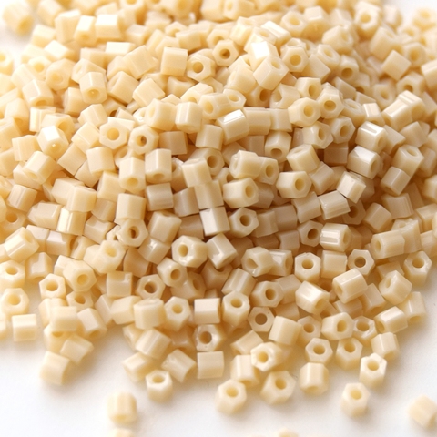 Бисер Тохо Hexagon 11/0 0051 бежевый