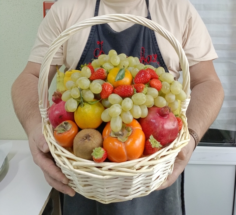 Корзины с фруктами