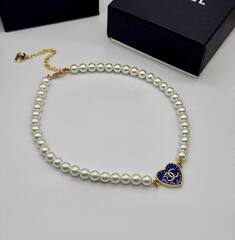 Колье из жемчуга с подвеской синее сердце by CHANEL