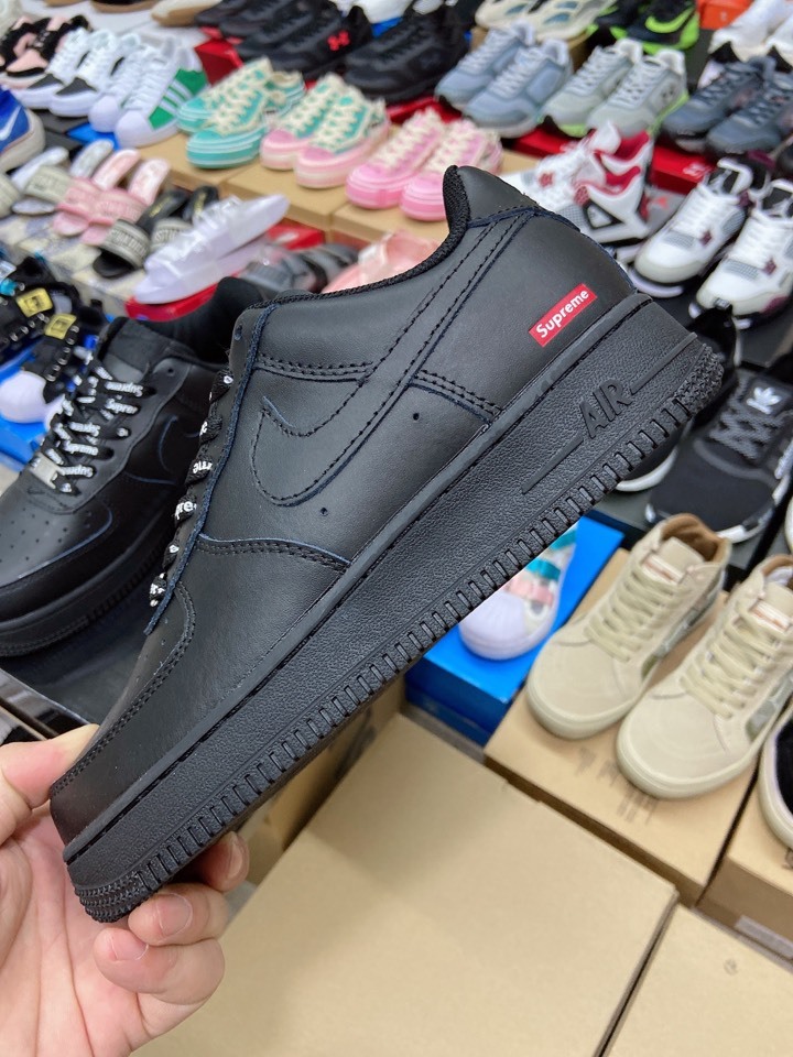 Nike air force top 1 supreme black