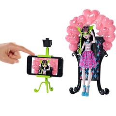 Танцы ночь напролет с Дракулаурой