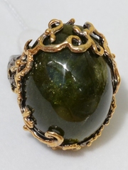 Везувиан (серебряное кольцо с позолотой)