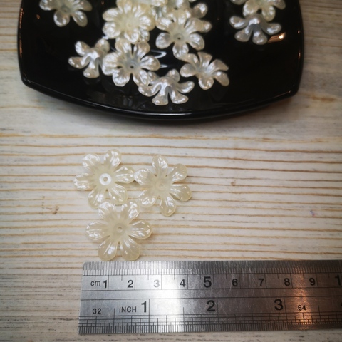 Кабошон цветок прозрачный белый, 25мм (25шт)
