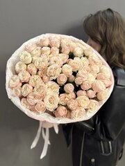 Букет из 21 кустовой пионовидной розы "Бомбастик"