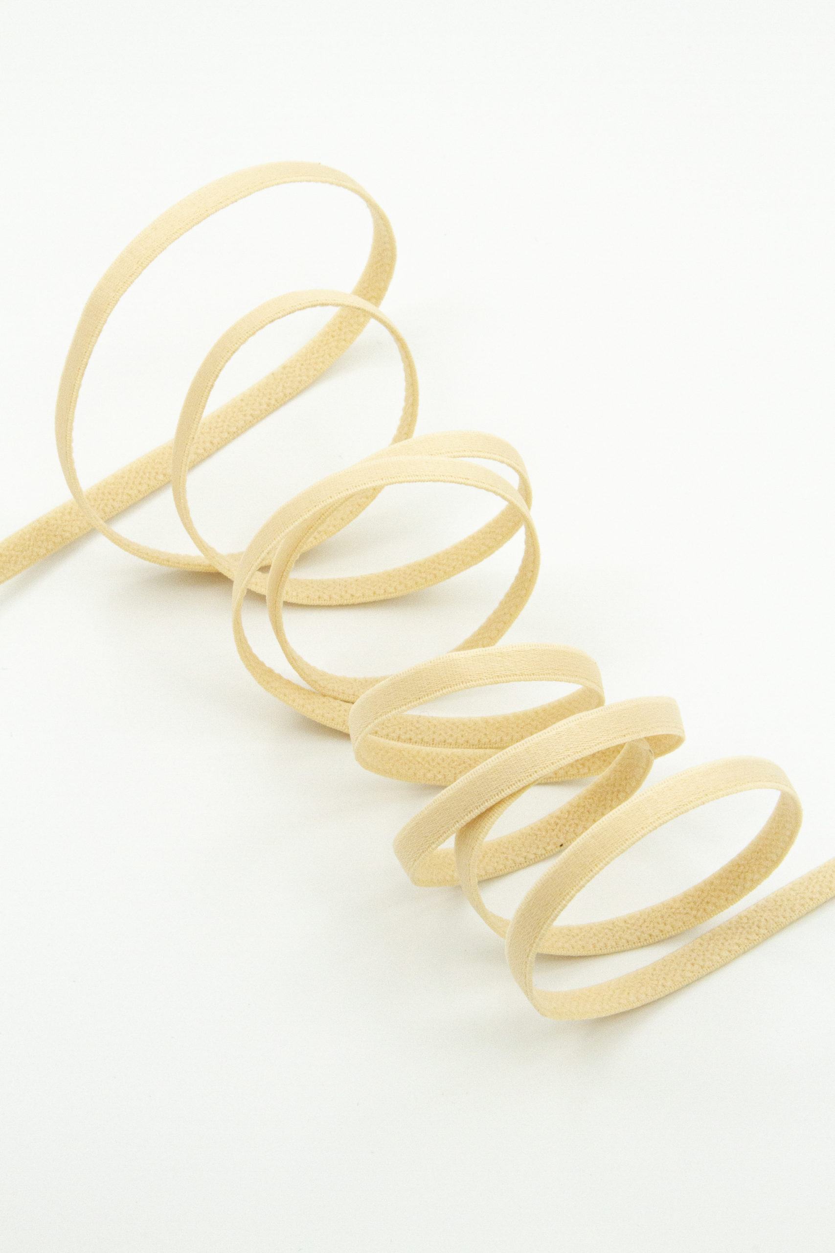 Резинка бретелечная 5 мм бежевая глянцевая