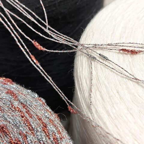 Меринос с люрексом и шишибриками NODINO LUREX 900 серый с медью и серебром