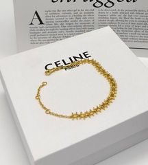 63130-braslet-cepochka-celine-s-podveskami-logo