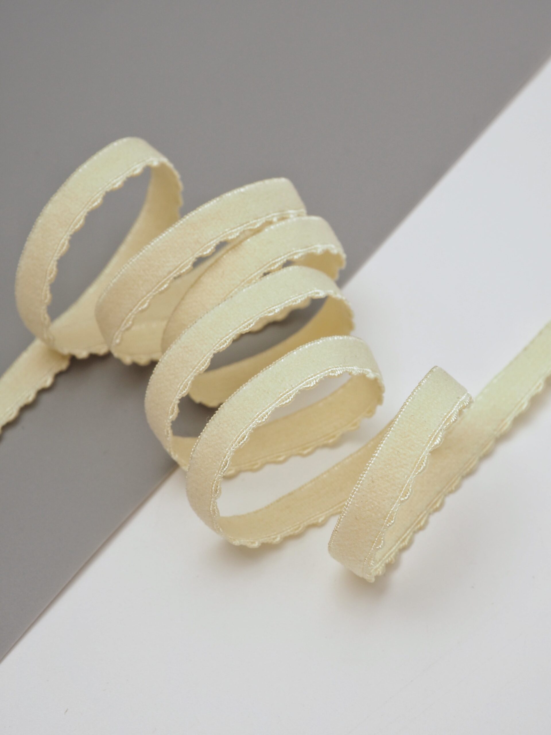 Бельевая резинка сливочное масло ажурная ширина 8 мм с учетом фестона