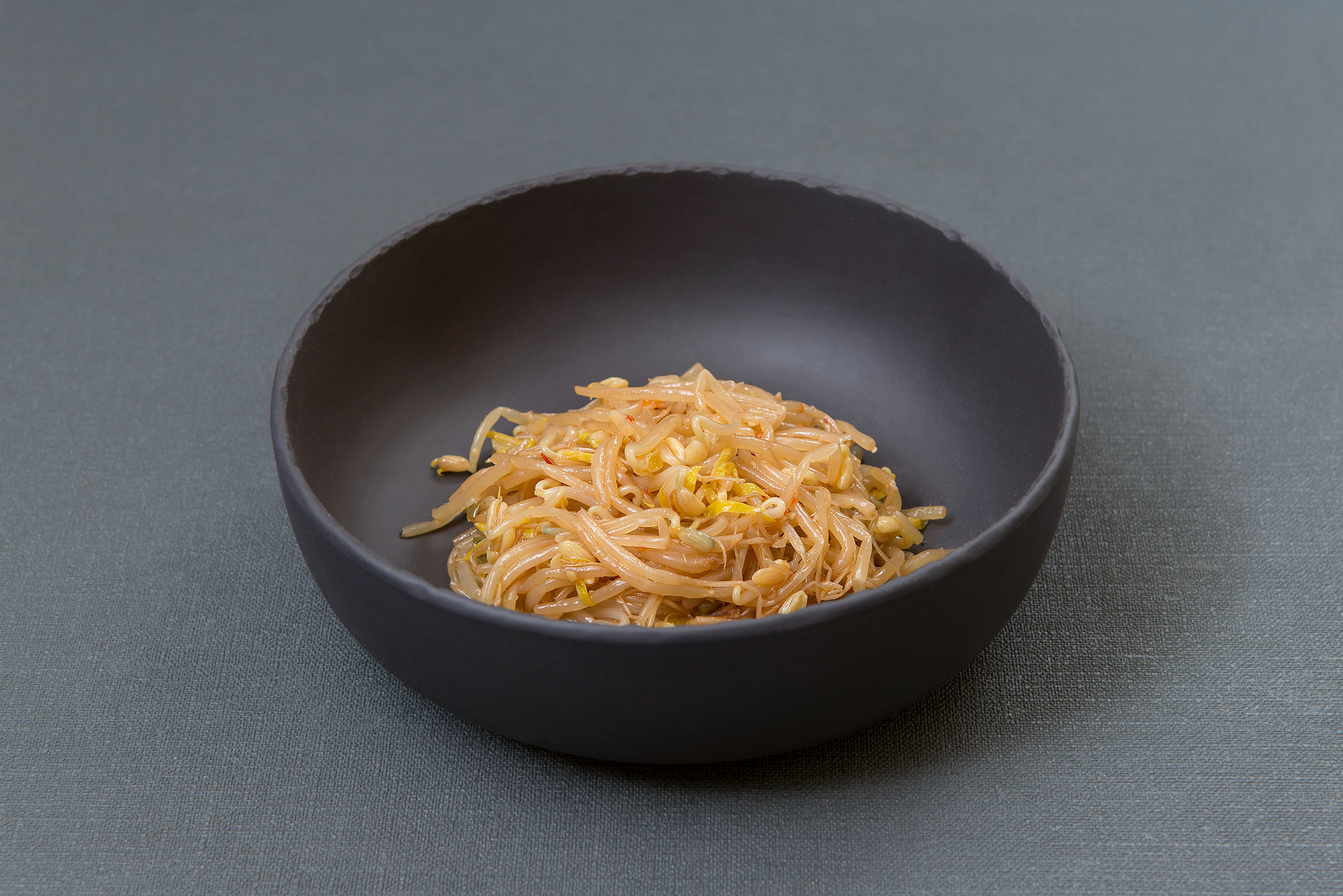 ростки сои. маринованные ростки сои. пророщенные соевые бобы. ростки сои тануки. проростки сои в маринованных фото упаковки.