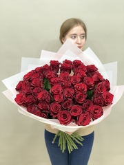 Букет 45 красных роз Эквадор 60см в пленке