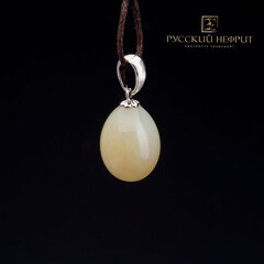 Подвеска яйцо из медового нефрита.