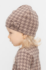 шапка  для девочки  КР 8170/беж,гусиная лапка к505