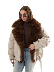 Бежевая парка-косуха с меховым воротником