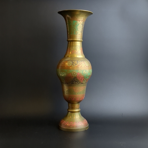 Ваза винтажная декоративная латунь 35 см, украшенная декором, гравировка, краска, Индия 1970-1990 гг