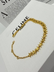 63130-braslet-cepochka-celine-s-podveskami-logo