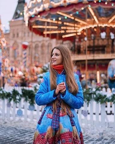 travel-блогер Ксения в пальто 
