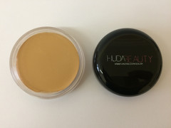 Жирный консилер HUDA BEAUTY MOISTURIZING CONCEALER , 30g.