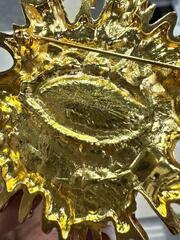 brosh-glaz-s-luchami-s-kristallami-v-stile-schiaparelli