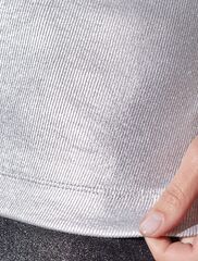 Футболка облегающая из хлопка в рубчик с U вырезом и матовым покрытием металлик  D49.120 (129287)