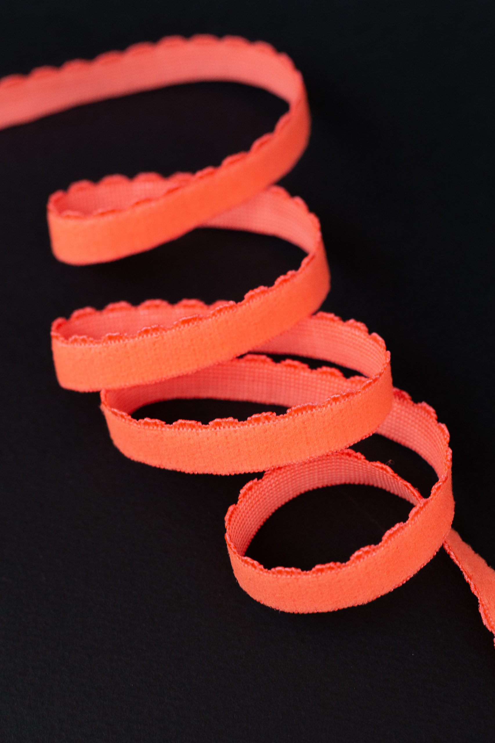 Резинка отделочная оранжевая неоновая ажурная 11 мм с учетом фестона