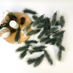 Еловая лапка искусственная, Бело-зеленая, декор зимний, рождественский, 13,5 см, 30 штук