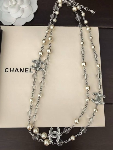 65130-kole-cepochka-s-vstavkami-iz-zhemchuga-i-logotipami-chanel