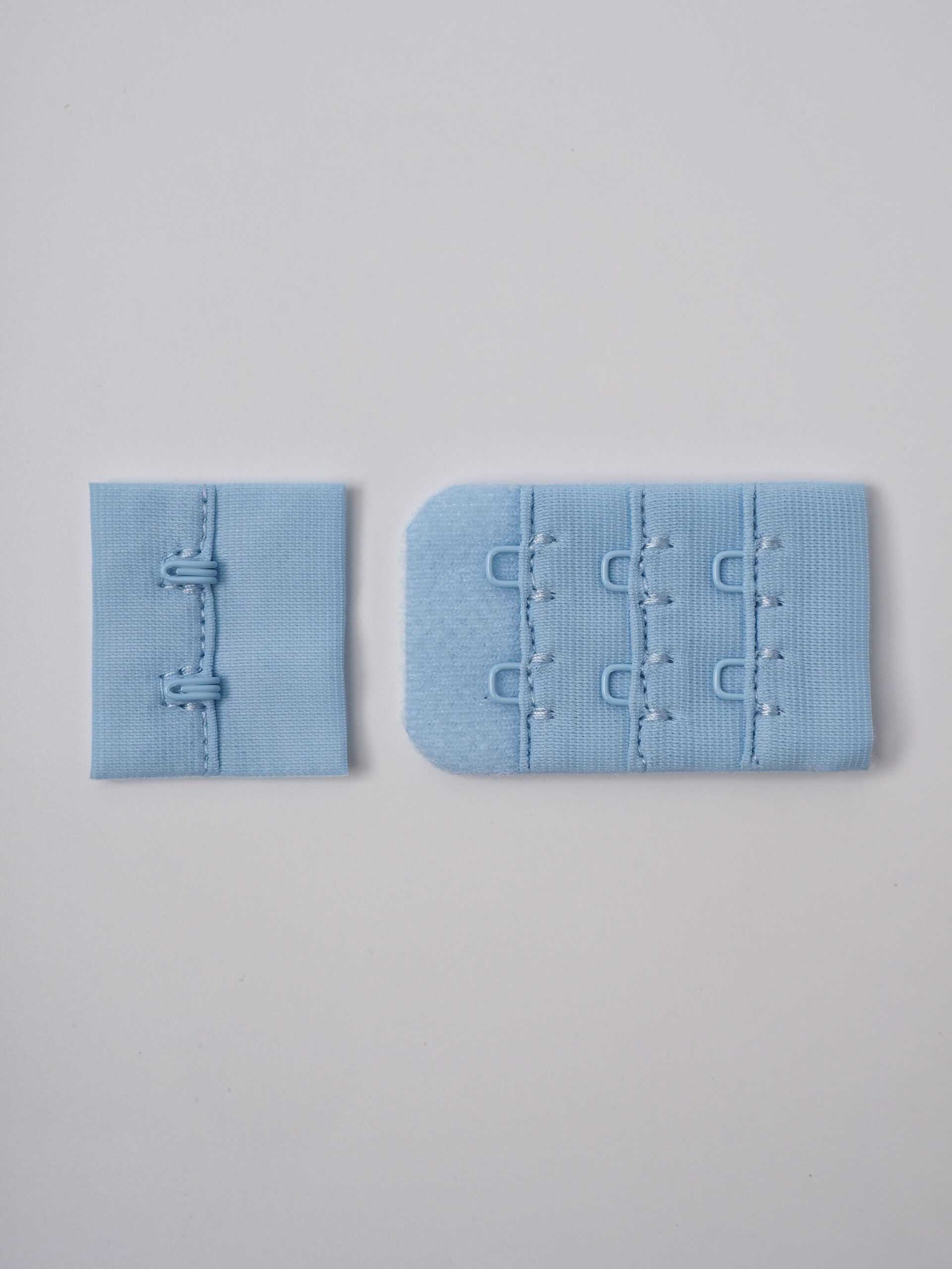 Застежка для бюстгальтера небесно-голубая с крючками 2х3