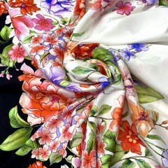 Ткань шелк матовый с эластаном купон цветы  с черным кантом 1090