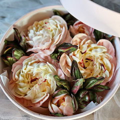 Зефир в шляпной коробке «Пионы Корал» / 21 см