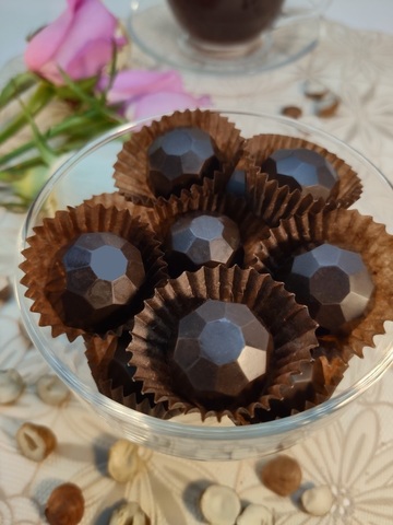 Конфеты шоколадные из кэроба с Фундуком (дробленым), на пекмезе 60 г