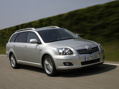 Чехлы на Toyota Avensis универсал 2003–2009 г.в.