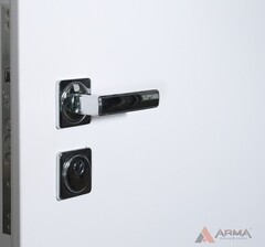 Входная белая металлическая дверь  Нео Вайт 23 эмаль белая RAL 9003, без текстуры (фурнитура ХРОМ блестящий)