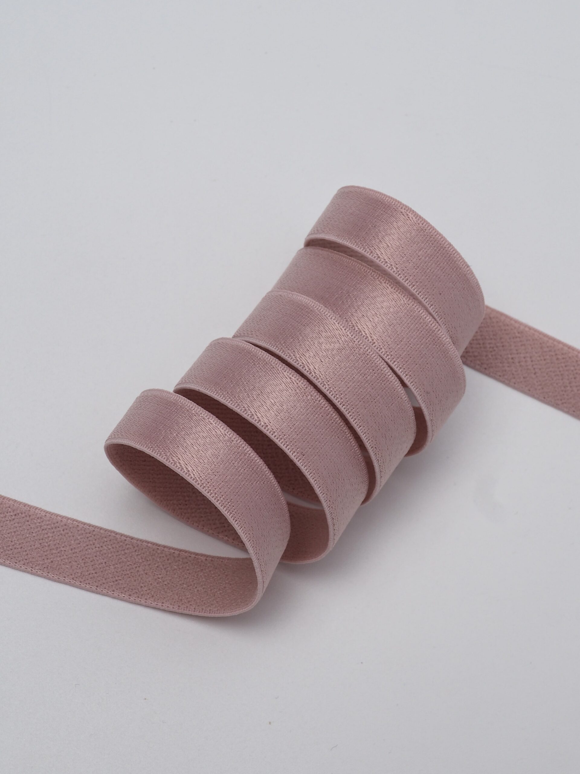 Резинка бретелечная пудровая глянцевая ширина 12 мм
