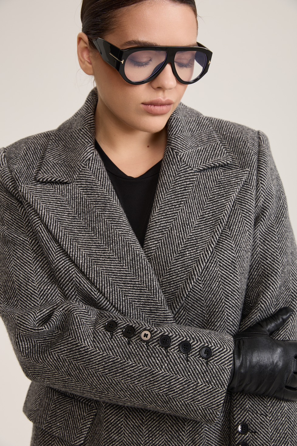 Пальто двубортное укороченное в елочку, черный